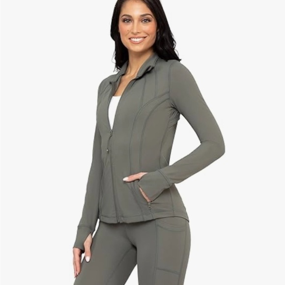 90 Degree By Reflex Blue Performance Jacket with Fitted Silhouette - Picture 13 of 15